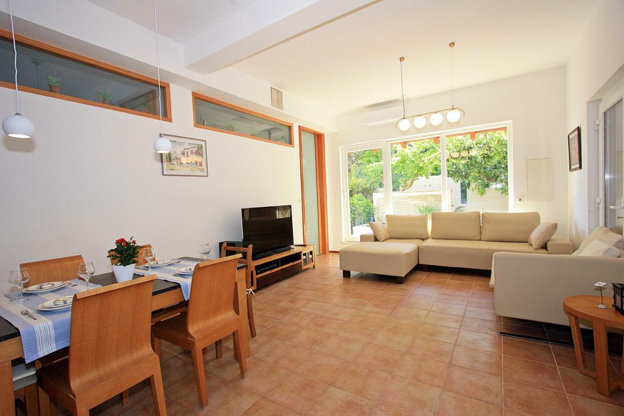 Villa V&D Milna  Esterno foto