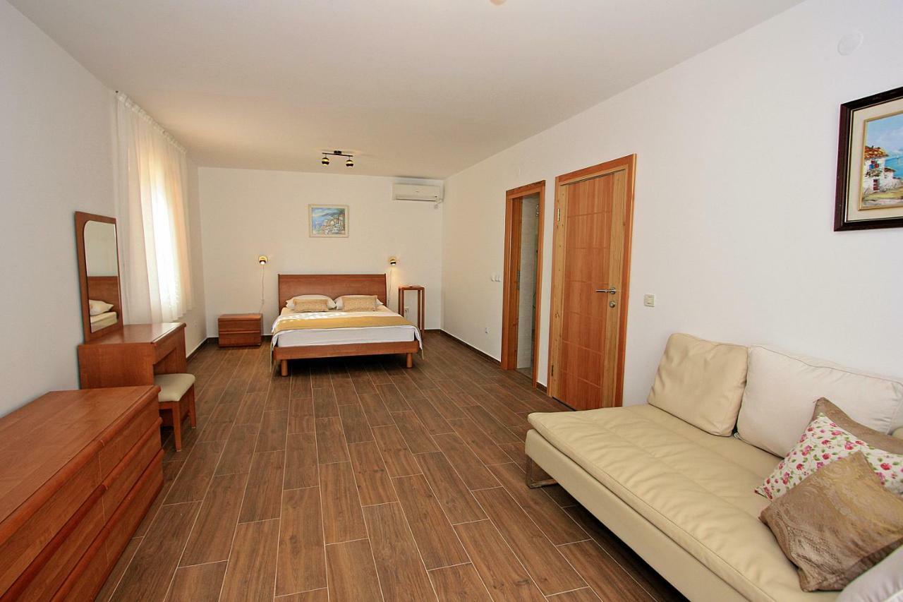 Villa V&D Milna  Esterno foto