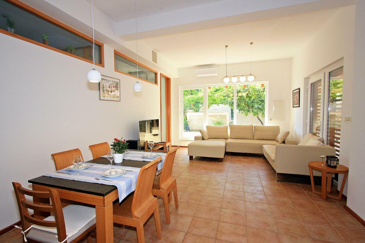 Villa V&D Milna  Esterno foto