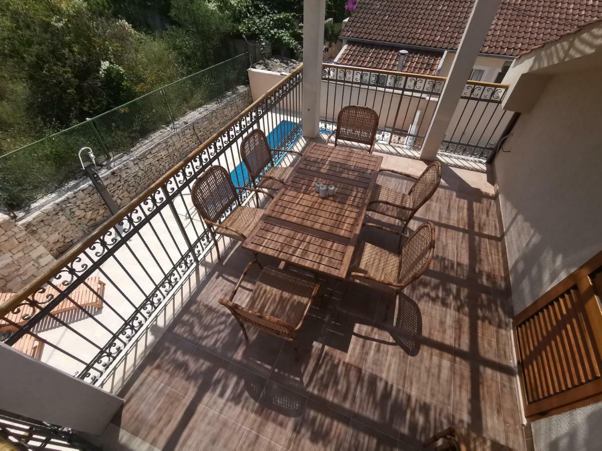 Villa V&D Milna  Esterno foto
