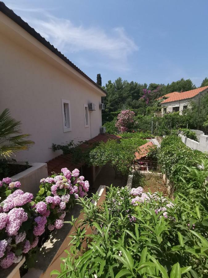 Villa V&D Milna  Esterno foto