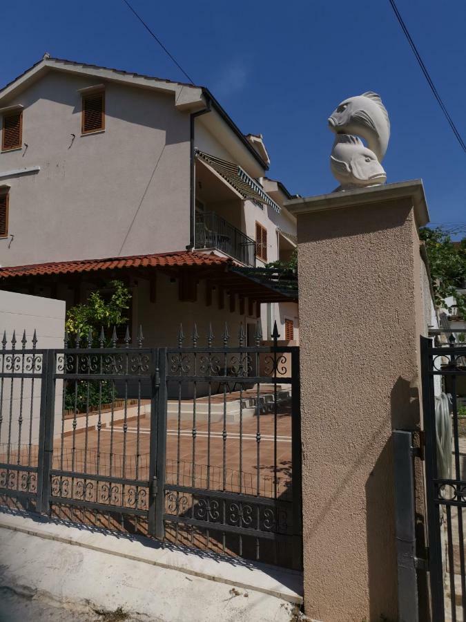 Villa V&D Milna  Esterno foto